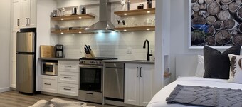 Luxury King  Suite in Village North- The Nest