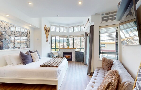 1 habitación, tabla de planchar con plancha, wifi gratis y ropa de cama