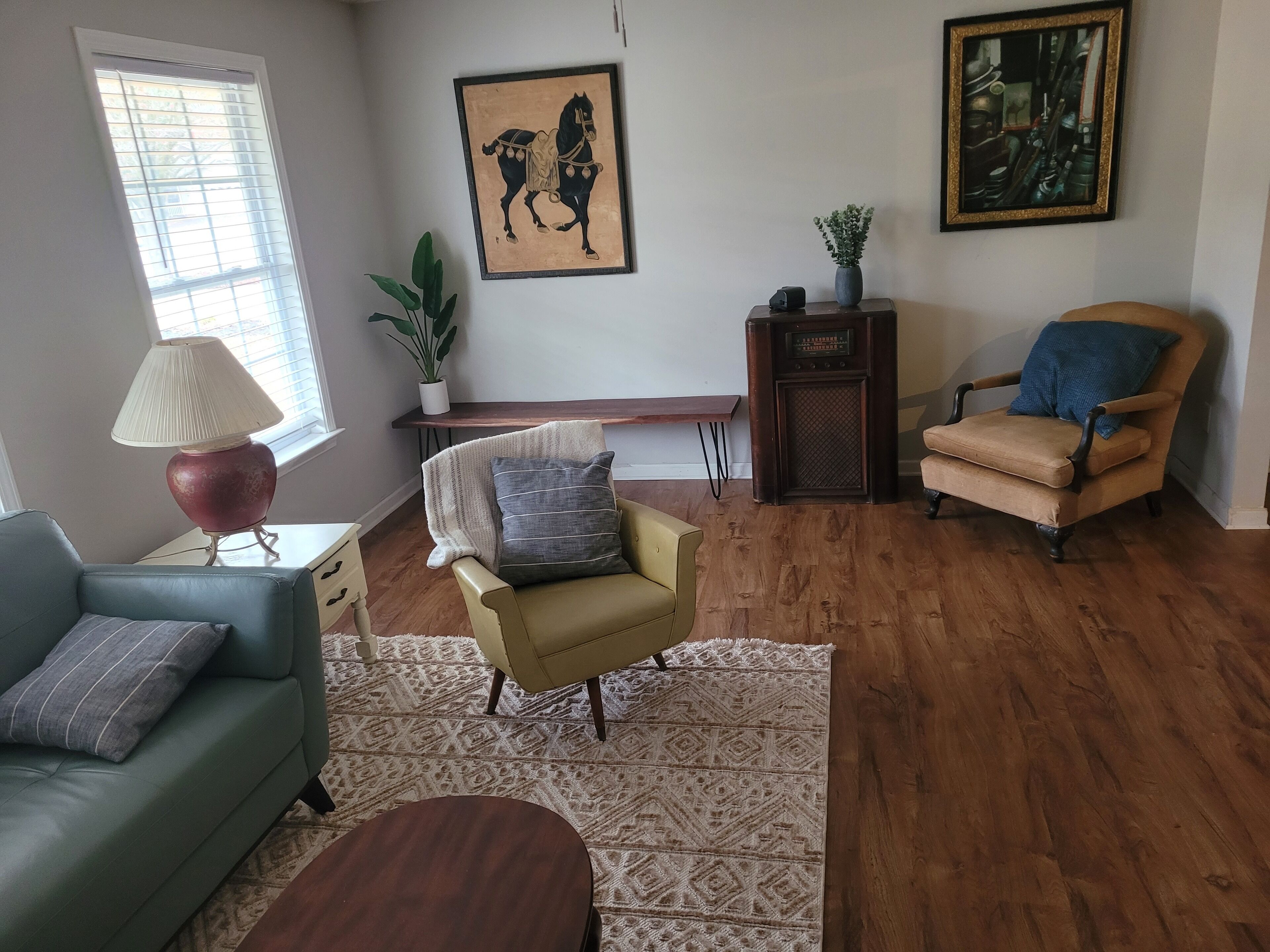 newly renovated 4 bedroom home,  6 miles from downtown Greenville!!