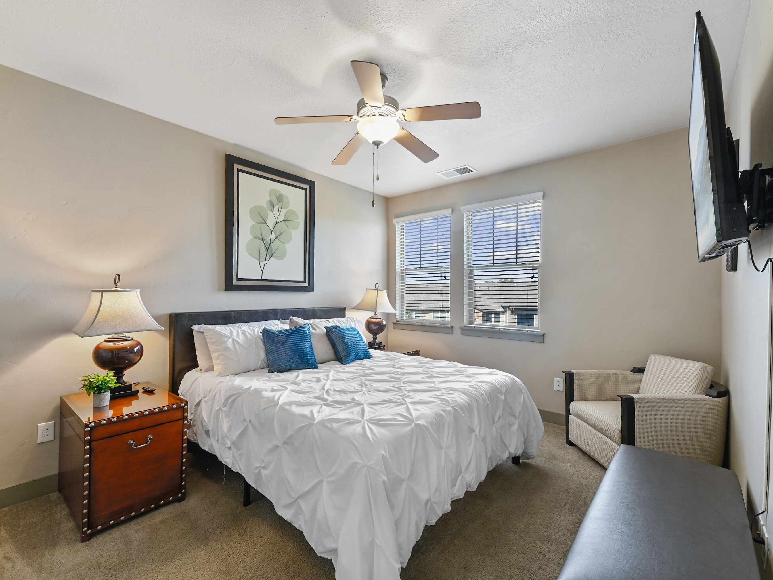 ★ Cal-King Suite ★ Fantastic View ★ Pool, Gym, Spa/Hot-Tub ★ Leisure or Business