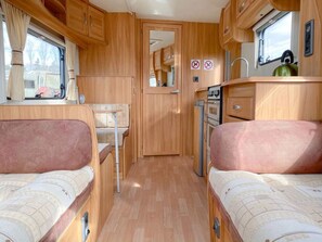 Stayzo Caravan Park - in Chiltern Hills UK in Great Missenden: Reviews