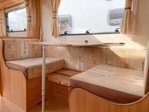 Stayzo Caravan Park - in Chiltern Hills UK in Great Missenden: Reviews