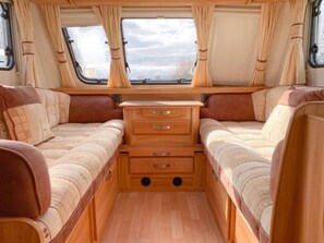 Stayzo Caravan Park - in Chiltern Hills UK in Great Missenden: Reviews