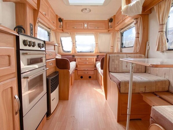 Stayzo Caravan Park - in Chiltern Hills UK in Great Missenden: Reviews