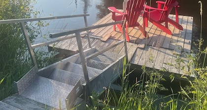 Hilltop treehouse located at the edge of Muskoka