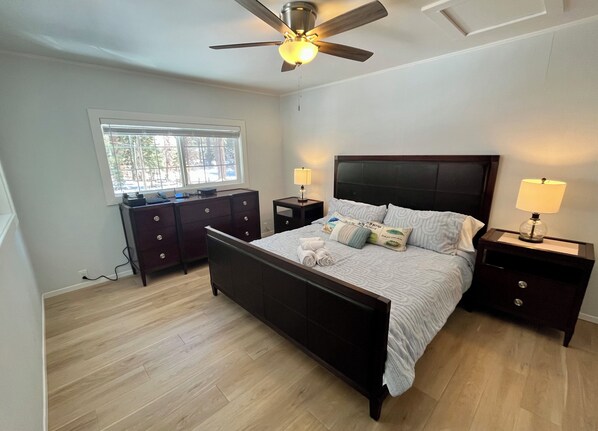 2 chambres, bureau, accès au Wi-Fi (inclus), literie fournie