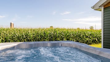 Bain à remous extérieur