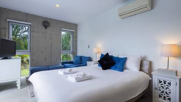 Basic Villa | 4 bedrooms, free cots/infant beds, free WiFi, bed sheets