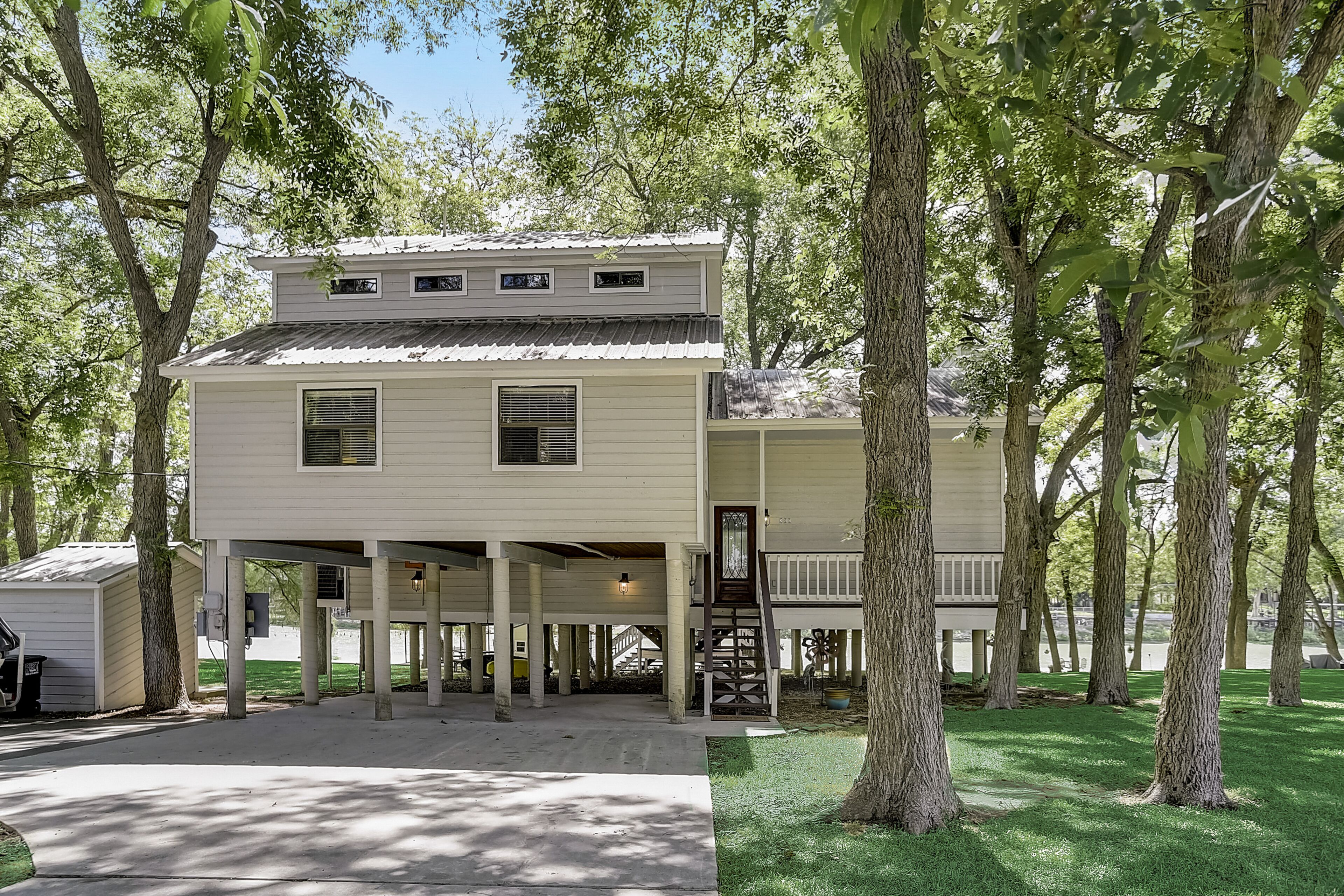 Riverfront retreat with large lawn, deck, patio, kayaks, fireplace, & central AC