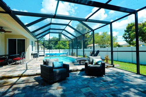 Modern House w/ Heated Pool