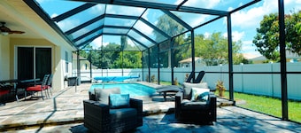 Modern House w/ Heated Pool