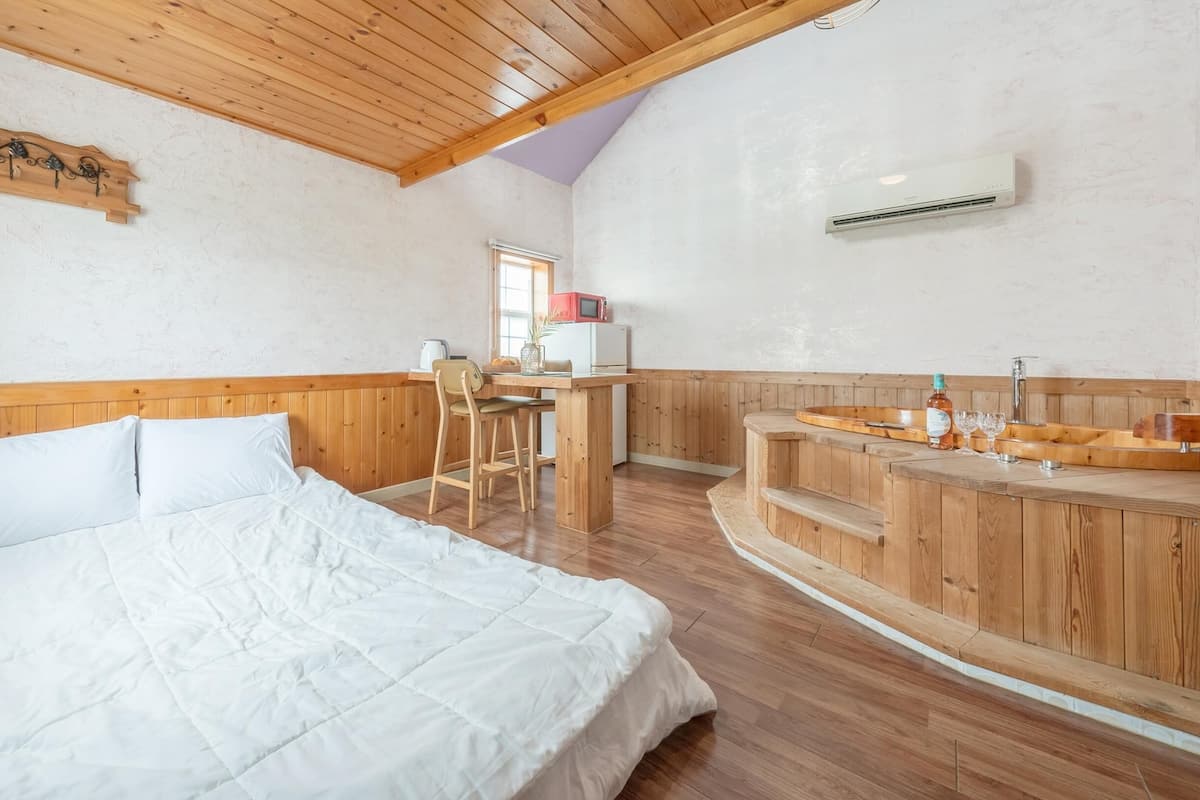Basic Room, 1 Bedroom (Ganghwayeok 2ho (2cheung))
