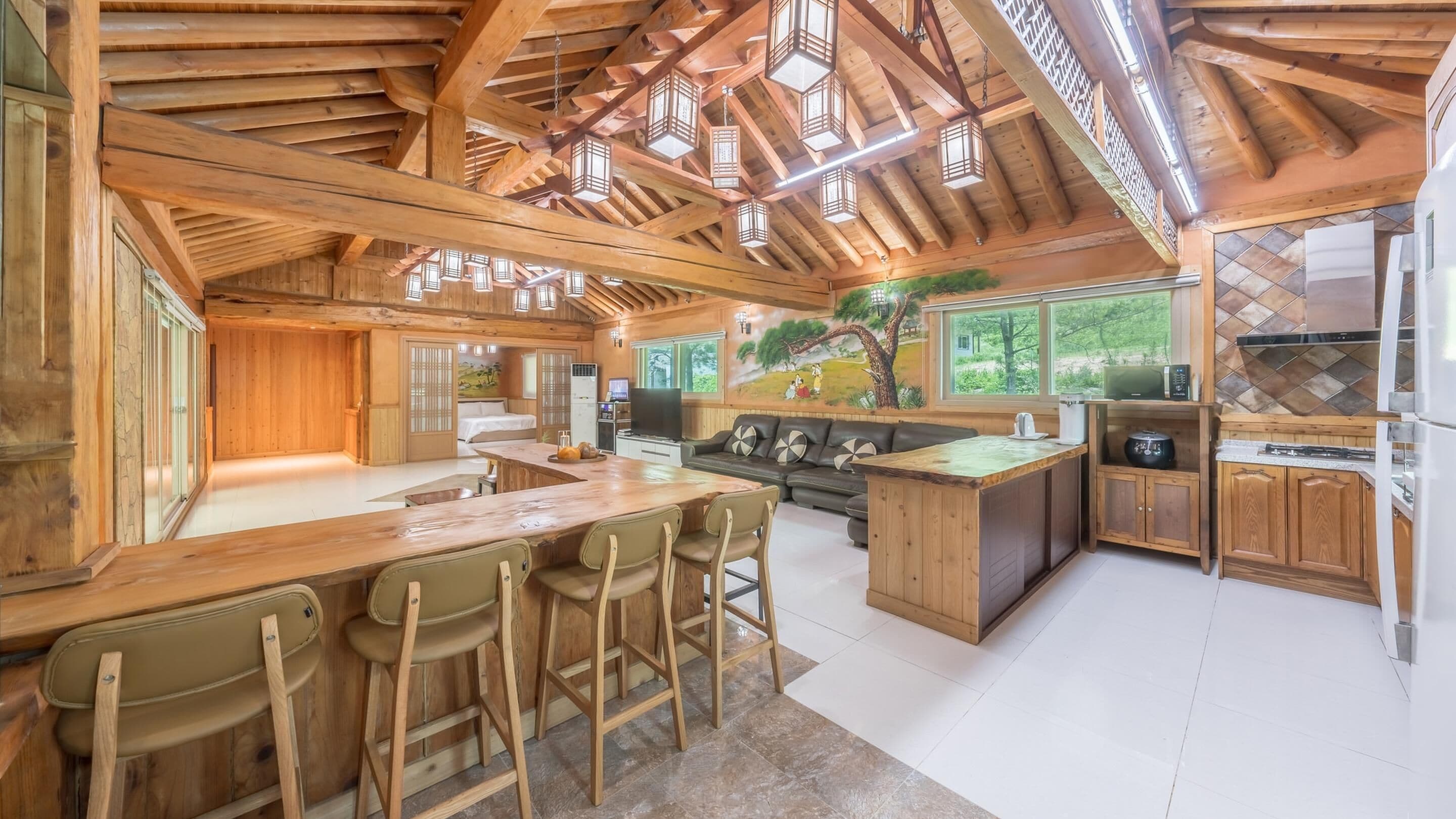 Basic Room, 3 Bedrooms (Hanok dokchae 1ho (Dandok jutaek)) | Private kitchen | Fridge