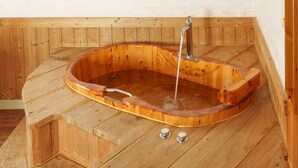 A wooden hot tub with a faucet and two control knobs. - Ganghwa Gichayeohaeng Pension (Incheon)