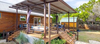 DayDreamer Cottage amidst the Blanco river with private Hot Tub