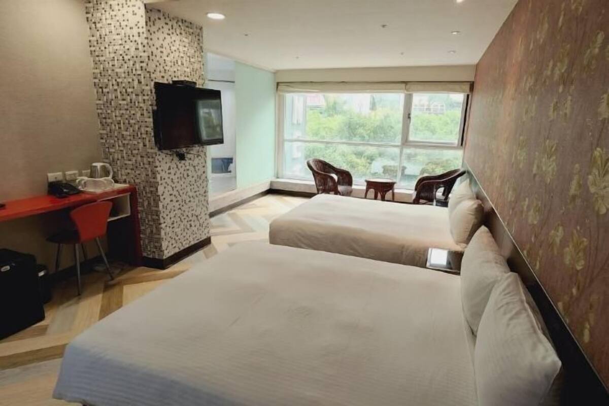 Free WiFi, bed sheets