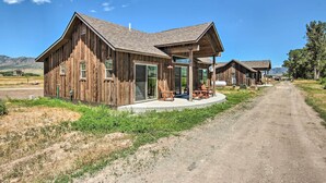 Exterior - Dreamy Mountain-View Cabin Near Yellowstone! (Livingston)
