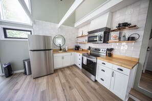 Fridge, microwave, oven, stovetop - Cozy Retreat w/ Fireplace, EV Charger, King Bed (Bethel)