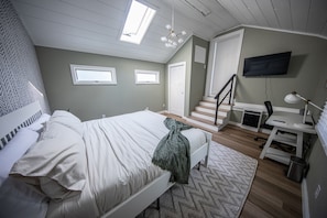 1 bedroom, desk, free WiFi, bed sheets - Cozy Retreat w/ Fireplace, EV Charger, King Bed (Bethel)