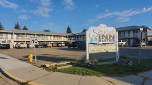 Exterior - Shoreside Inn & Suites (Wabamun)