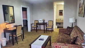 Deluxe Suite | Living area - Shoreside Inn & Suites (Wabamun)