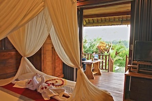 1 bedroom, premium bedding, minibar, in-room safe