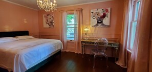 4 bedrooms, iron/ironing board, free WiFi, bed sheets