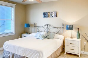 2 slaapkamers, een bureau, een strijkplank/strijkijzer, wifi