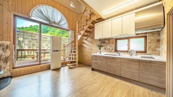 Basic-Zimmer, 2 Schlafzimmer (sky100(private BBQ)) | 1 Schlafzimmer, kostenloses WLAN