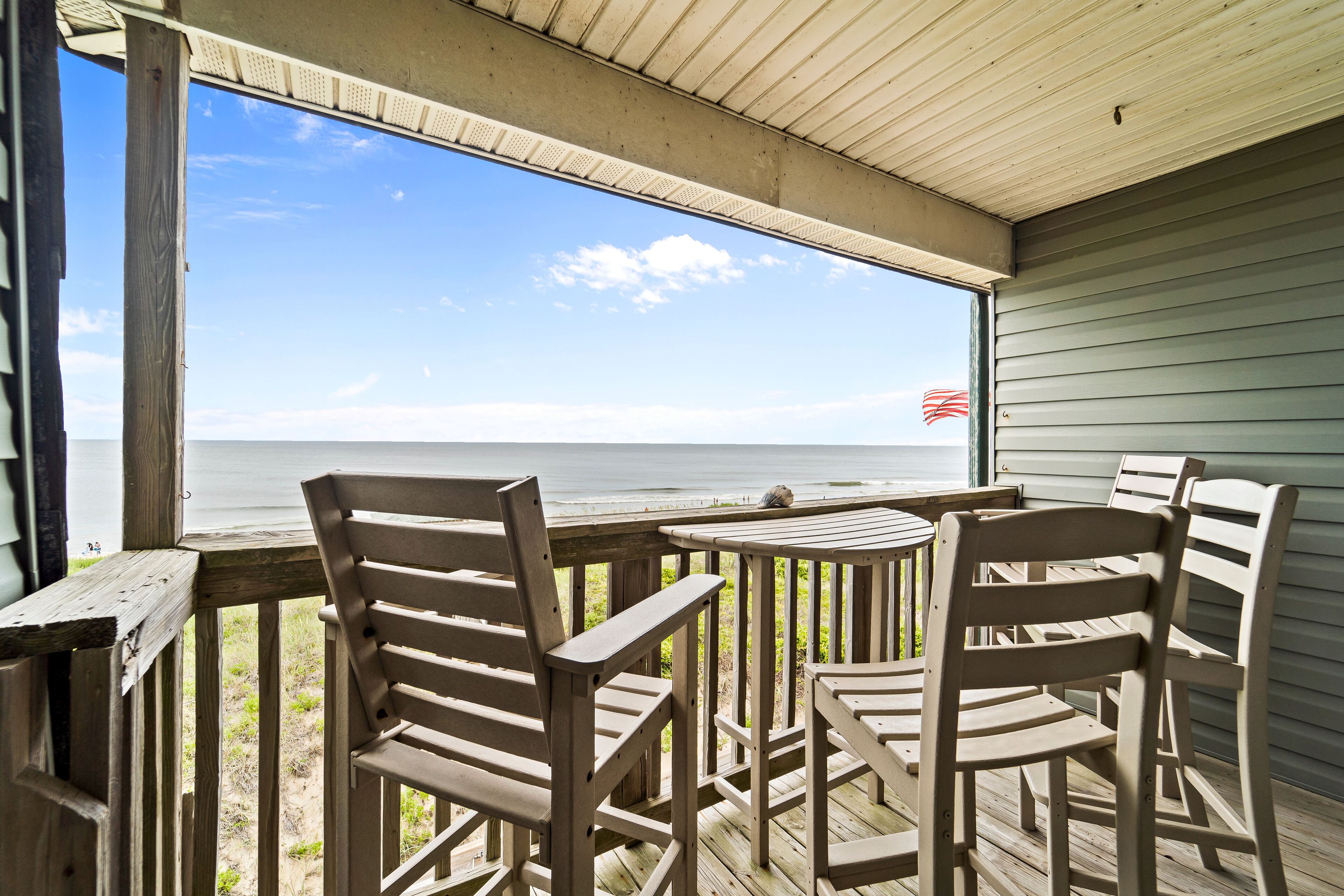 Serene oceanfront condo w/ pool, fireplace, central AC, & washer/ dryer