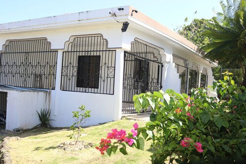 Cheerful 3-bedroom home close to lakes and beaches between Nagua and Cabrera