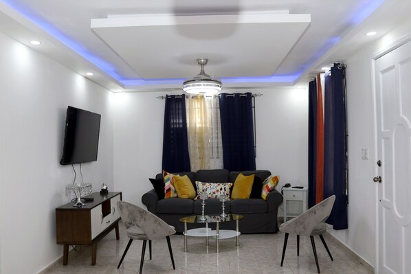 Téléviseur connecté, lecteur de DVD, chaîne audio