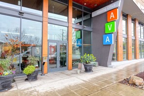 Exterior detail - Upscale Ballard 1BR w/ BBQ, Lounge & W/D, onsite retail, by Blueground (Seattle)