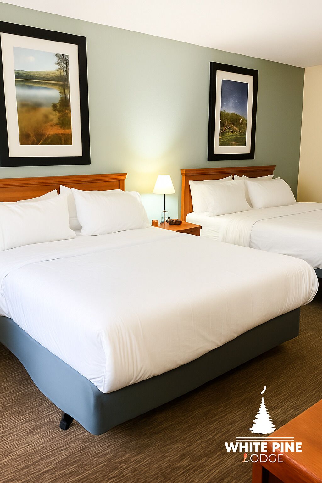 Chambre de base double | Espace de travail pour ordinateurs portables, fer et planche à repasser