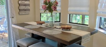 Donna’s Charm: 3 bedroom/king suite/pools/golf