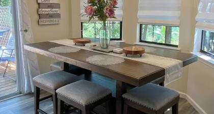 Donna’s Charm: 3 bedroom/king suite/pools/golf