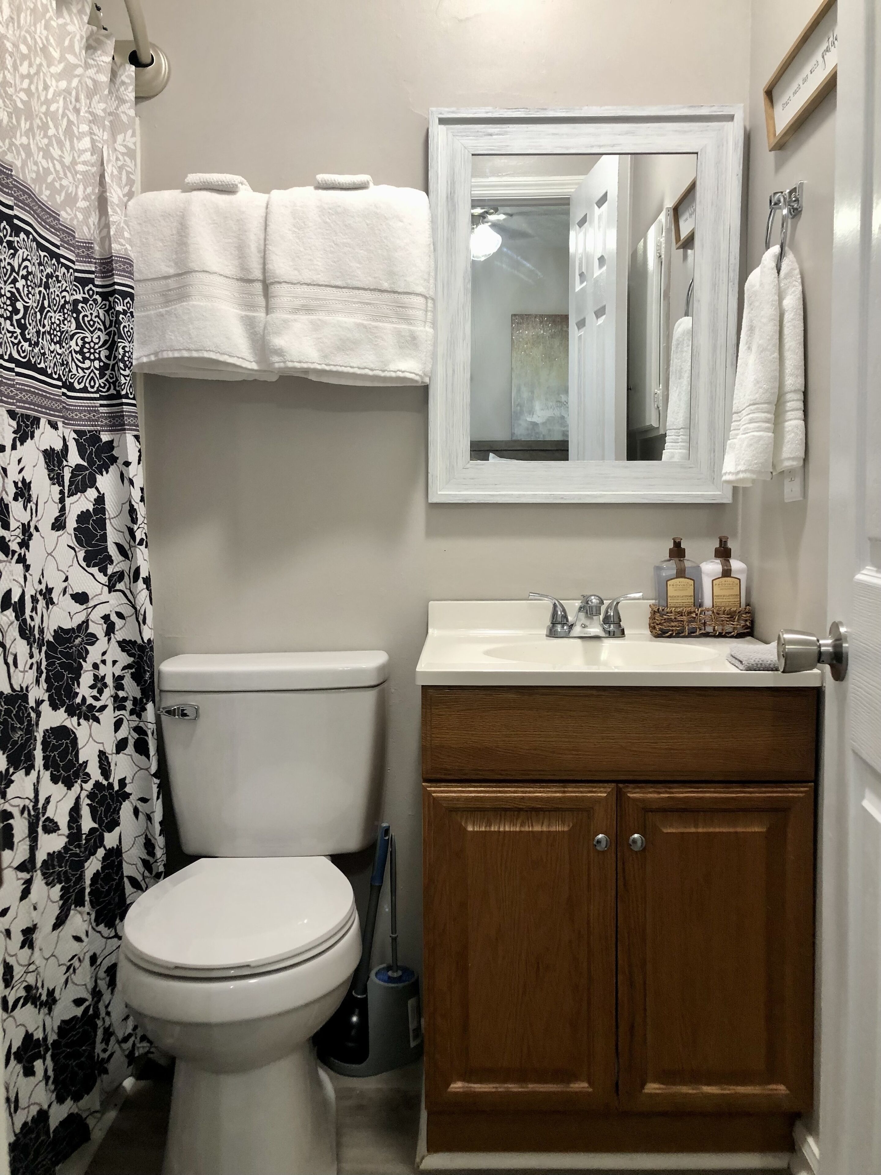 Combined shower/bathtub, hair dryer, towels, soap