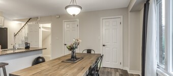 Modern 3br 3 ba house near downtown w/ amenities