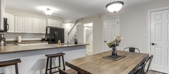 Modern 3br 3 ba house near downtown w/ amenities