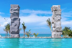 2 udendørs pools, parasoller, liggestole