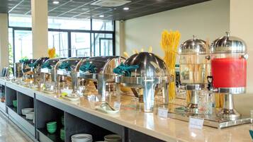 Daily buffet breakfast (VND 650000 per person)