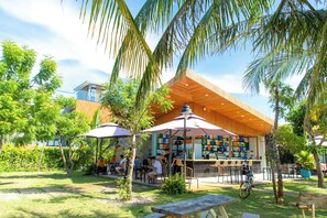Poolside bar