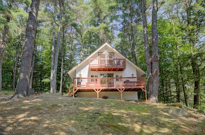 Serene getaway with private sauna, firepit, deck, grill, balcony, & washer/dryer