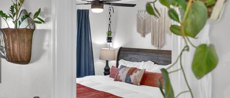 2 عدّة غرف نوم ومكواة/لوح كي وسرير سفر وواي فاي