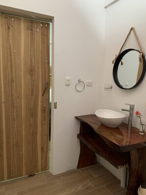 Combined shower/tub