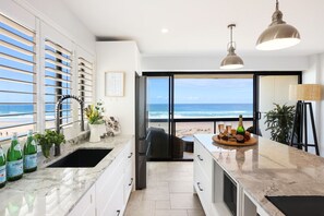 冰箱、微波炉、烤箱、炉灶