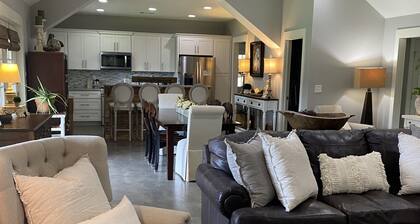 4 bedroom home with a touch of country close to UA