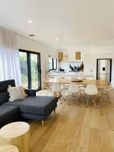 Coastal Holiday Escape Beach House just a 12 min walk to Rosebud/McCrae Beach