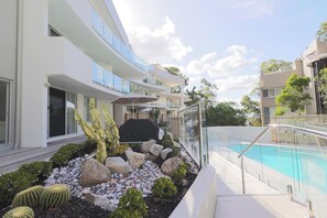 حمّام سباحة مُدفَّأ