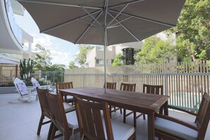 تناول الطعام بالخارج